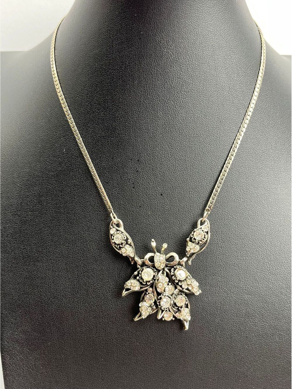 #60 Vintage 1953 Hollycraft Necklace Floral Leaf Motif